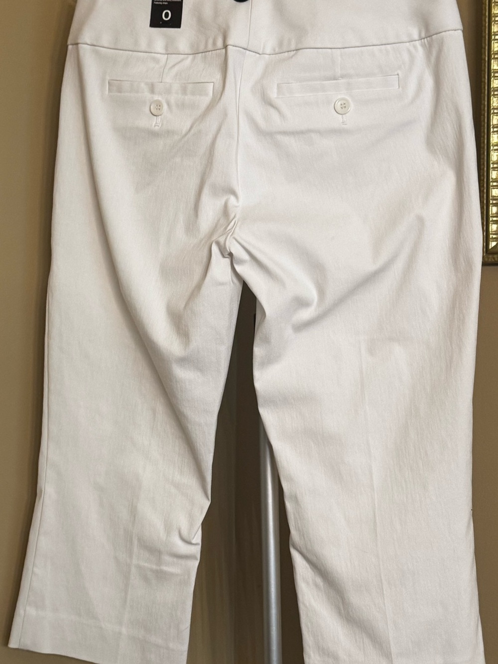 The Limited White Women's Exact Stretch Capris - Picture 2 of 3
